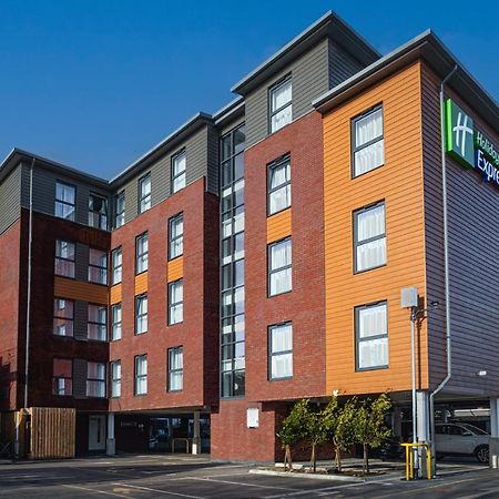 Holiday Inn Express - Fleet By Ihg Exterior foto