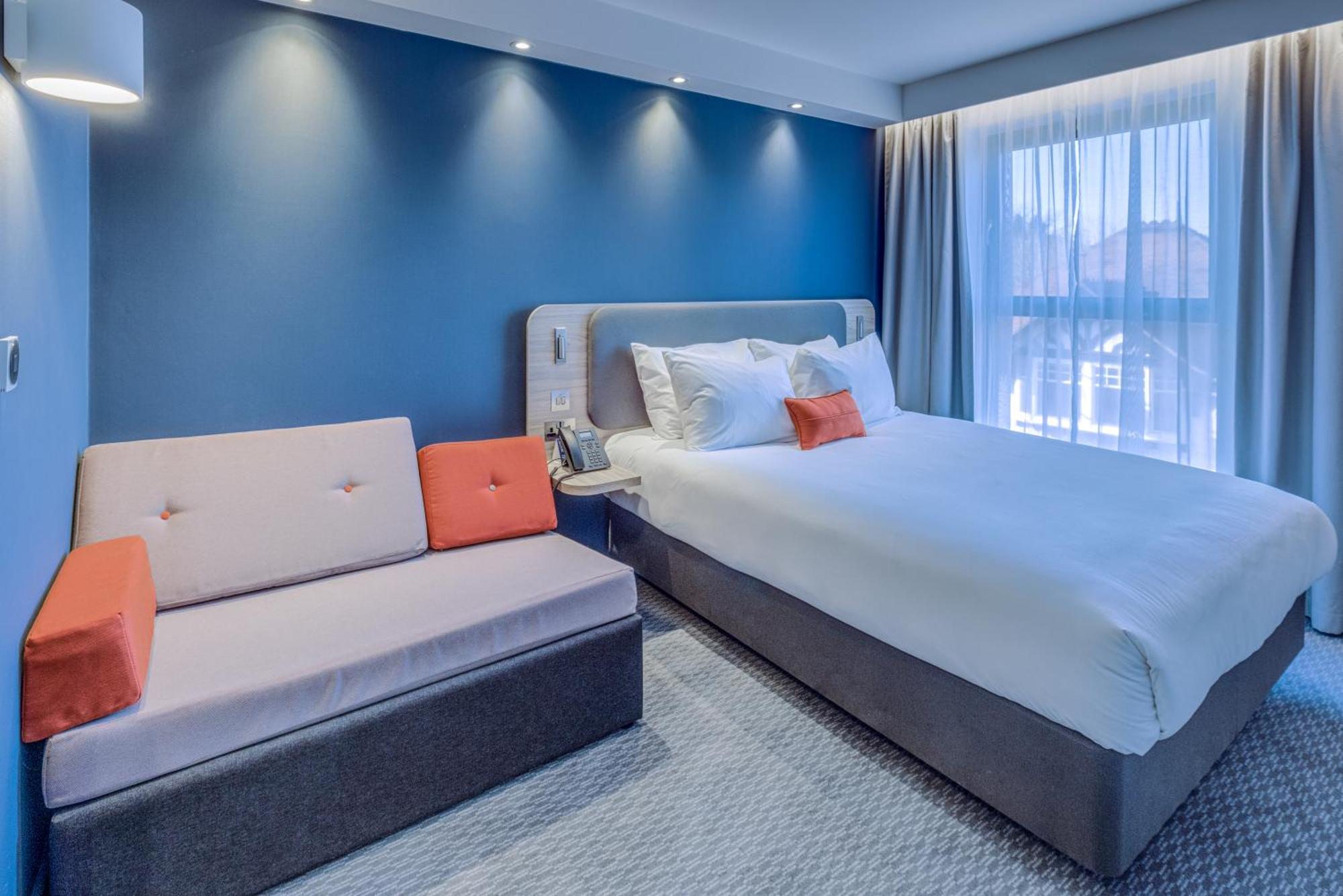 Holiday Inn Express - Fleet By Ihg Exterior foto